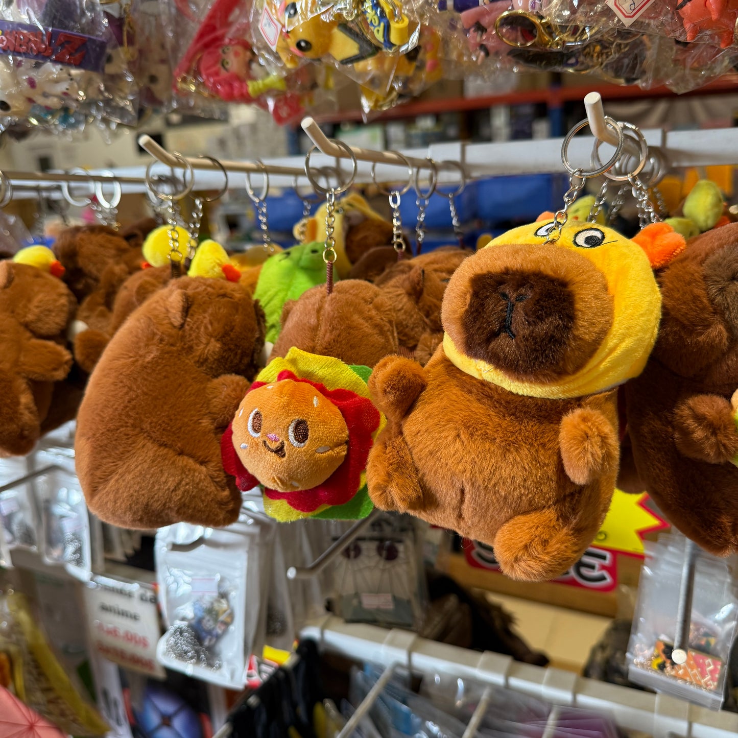 Paquete de 12 Llaveros de Capibara Variados Anime
