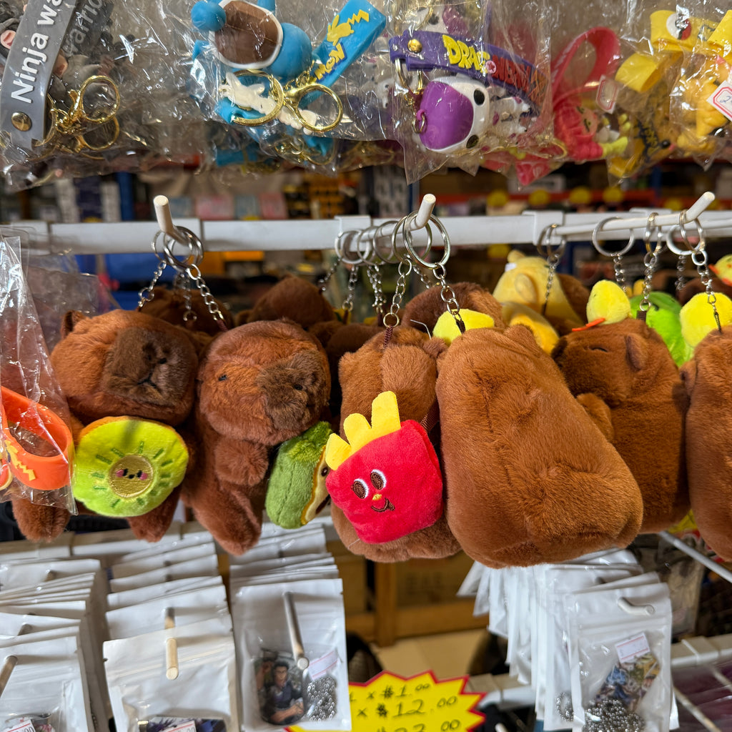 Paquete de 12 Llaveros de Capibara Variados Anime